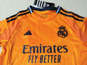 Real Madrid Extérieur 24/25 - Enfant (short inclus)