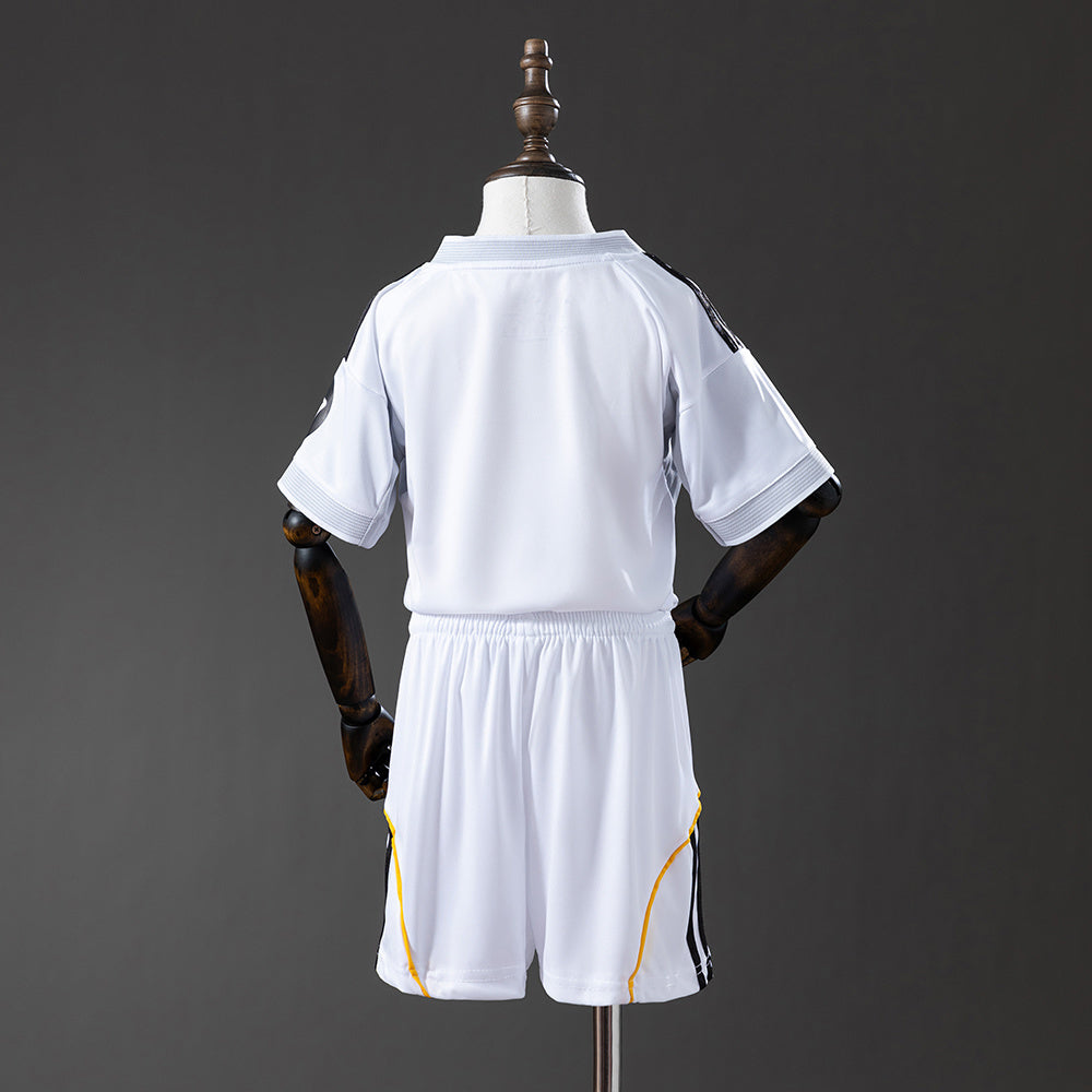 Real Madrid Casa 25/26 - Bambino (pantaloncini inclusi)