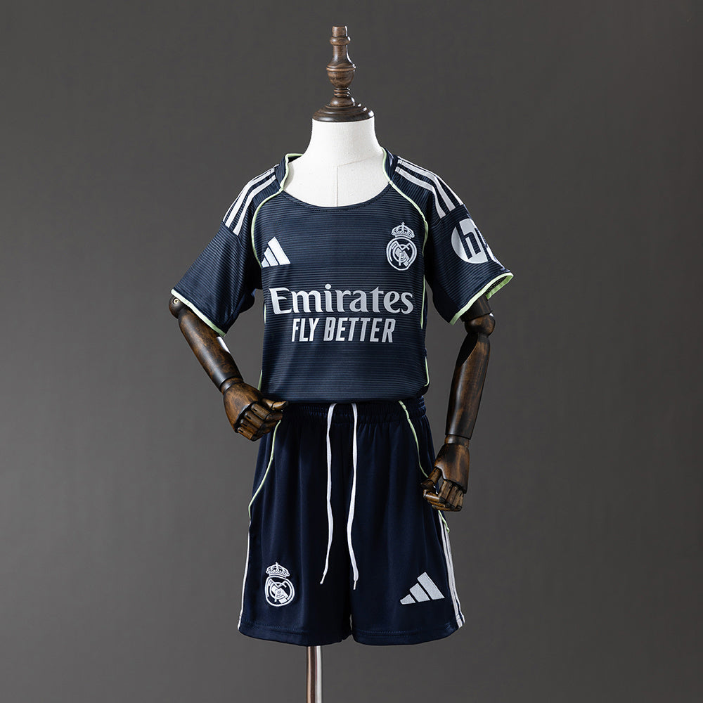 Real Madrid Extérieur 25/26 - Enfant (short inclus)