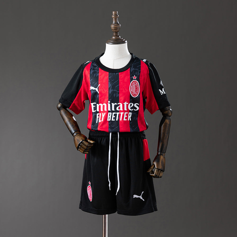 Milan Casa 25/26 - Bambino (pantaloncini inclusi)