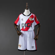 Rayo Vallecano Casa 25/26 - Bambino (pantaloncini inclusi)