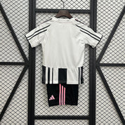 Juventus Casa 25/26 - Bambino (pantaloncini inclusi)
