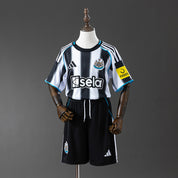 Newcastle Casa 25/26 - Bambino (pantaloncini inclusi)