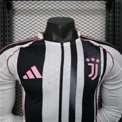 Juventus Casa 25/26 - Versione Giocatore Maniche Lunghe
